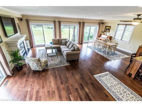 530 St Andrew Street E, Fergus, ON - Indoor Photo Showing Living Room