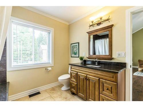 530 St Andrew Street E, Fergus, ON - Indoor Photo Showing Bathroom