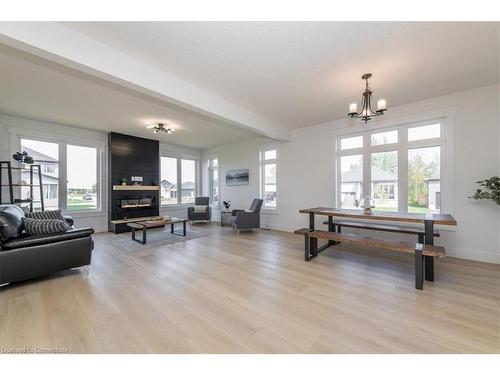 64 Allenwood Road, Elmvale, ON - Indoor Photo Showing Living Room