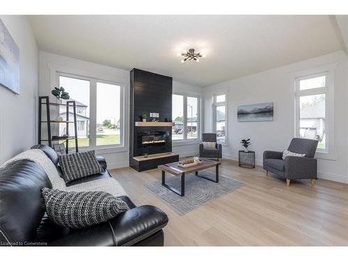 64 Allenwood Road, Elmvale, ON - Indoor Photo Showing Living Room