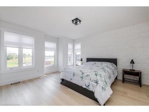 64 Allenwood Road, Elmvale, ON - Indoor Photo Showing Bedroom