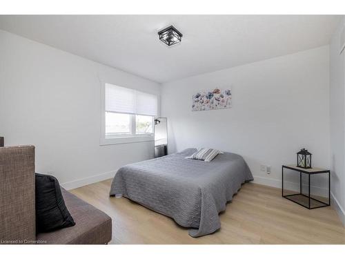 64 Allenwood Road, Elmvale, ON - Indoor Photo Showing Bedroom