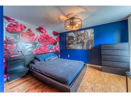 9 Augusta Street, Cambridge, ON - Indoor Photo Showing Bedroom