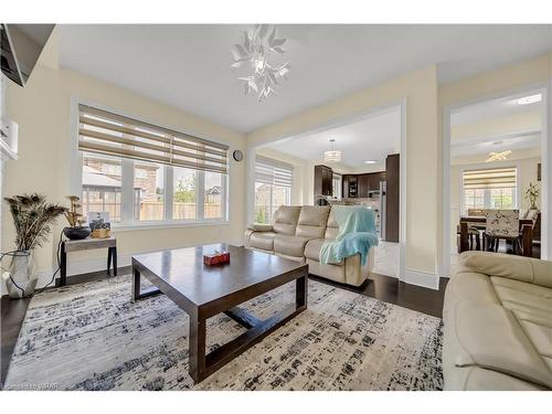 1161 Upper Thames Drive, Woodstock, ON - Indoor Photo Showing Living Room