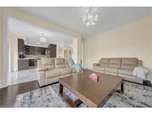 1161 Upper Thames Drive, Woodstock, ON - Indoor Photo Showing Living Room