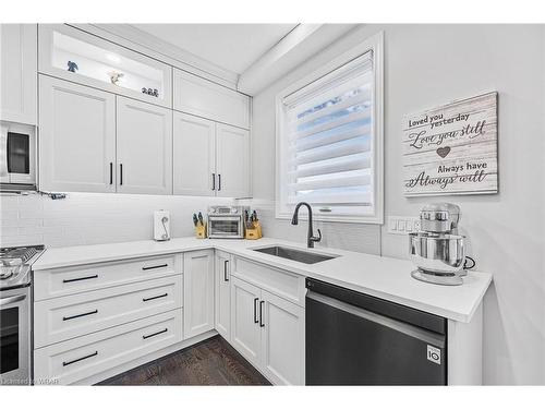 16 Tindall Crescent, Grand Valley, ON - Indoor Photo Showing Kitchen