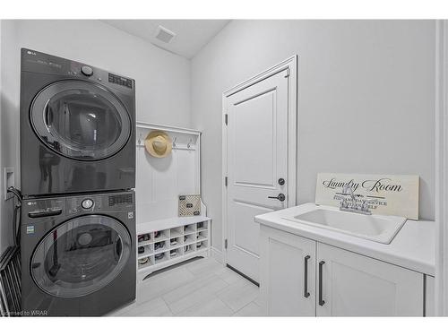 16 Tindall Crescent, Grand Valley, ON - Indoor Photo Showing Laundry Room