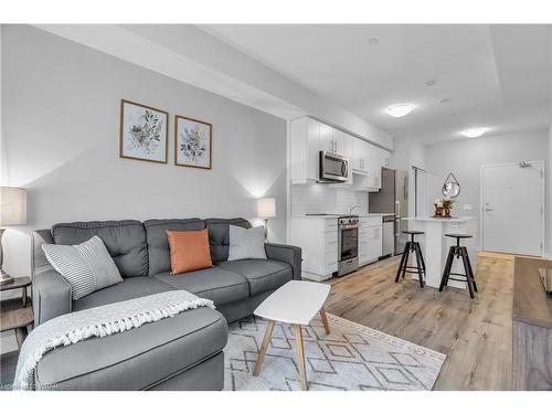 304-243 Northfield Drive E, Waterloo, ON - Indoor Photo Showing Living Room