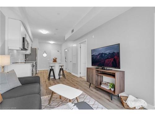 304-243 Northfield Drive E, Waterloo, ON - Indoor Photo Showing Living Room