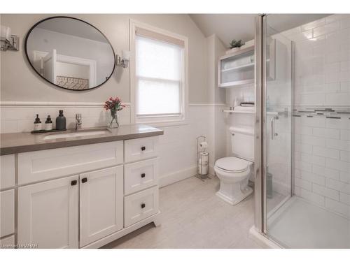 80 Stirling Avenue N, Kitchener, ON - Indoor Photo Showing Bathroom