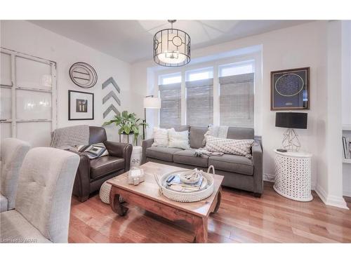 80 Stirling Avenue N, Kitchener, ON - Indoor Photo Showing Living Room