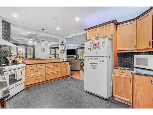 271 Bedford Road, Kitchener, ON - Indoor Photo Showing Kitchen