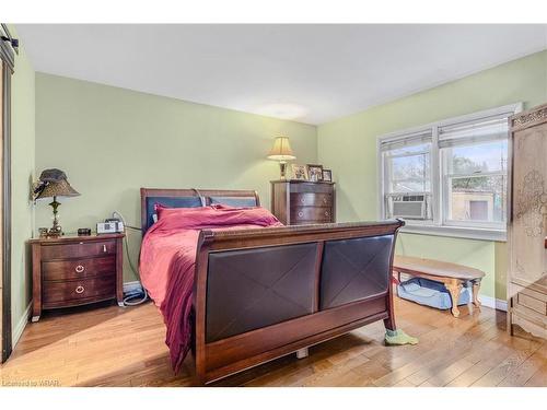 271 Bedford Road, Kitchener, ON - Indoor Photo Showing Bedroom