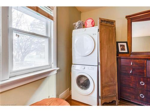 271 Bedford Road, Kitchener, ON - Indoor Photo Showing Laundry Room