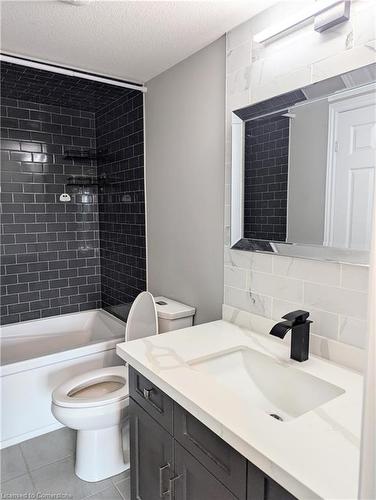 70-107 Westra Drive, Guelph, ON - Indoor Photo Showing Bathroom