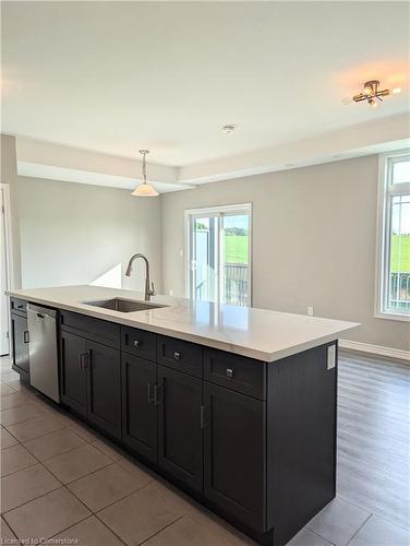 70-107 Westra Drive, Guelph, ON - Indoor Photo Showing Kitchen