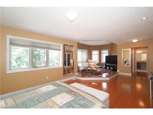 30 Kestrel Street, Kitchener, ON - Indoor Photo Showing Living Room