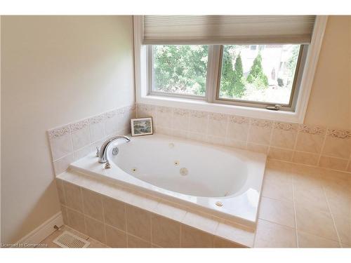 30 Kestrel Street, Kitchener, ON - Indoor Photo Showing Bathroom