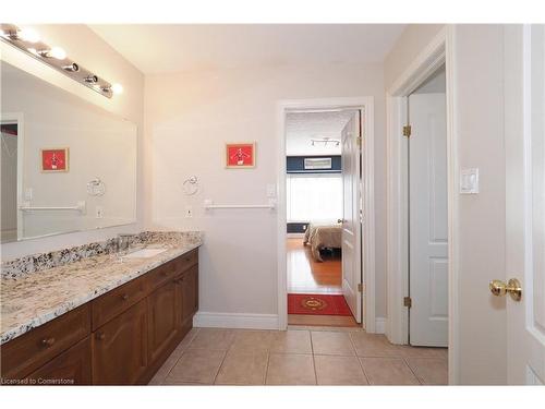 30 Kestrel Street, Kitchener, ON - Indoor Photo Showing Bathroom