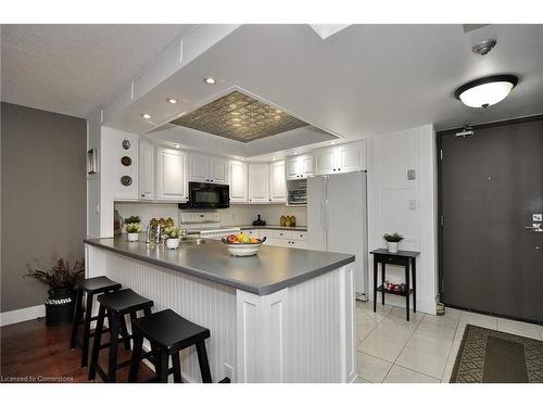 1706-190 Hespeler Road, Cambridge, ON - Indoor Photo Showing Kitchen