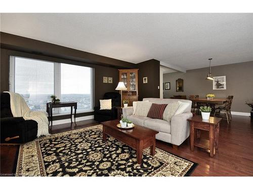 1706-190 Hespeler Road, Cambridge, ON - Indoor Photo Showing Living Room