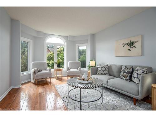 28 Hilborn Avenue, Cambridge, ON - Indoor Photo Showing Living Room