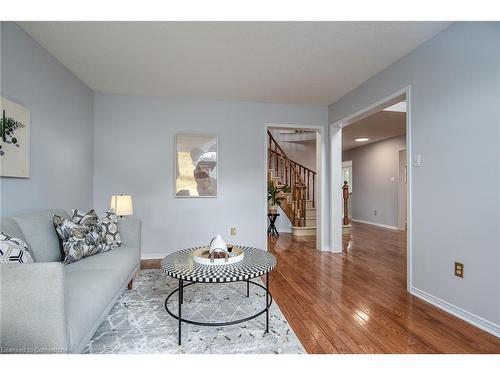 28 Hilborn Avenue, Cambridge, ON - Indoor Photo Showing Living Room