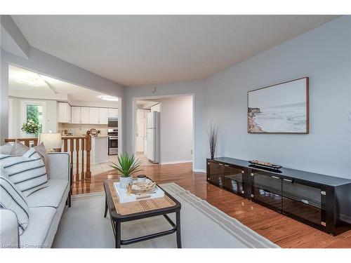 28 Hilborn Avenue, Cambridge, ON - Indoor Photo Showing Living Room