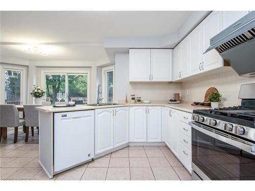 28 Hilborn Avenue, Cambridge, ON - Indoor Photo Showing Kitchen