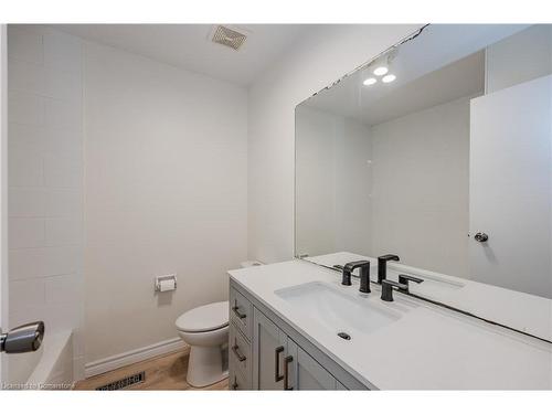 3-445 Pioneer Drive, Kitchener, ON - Indoor Photo Showing Bathroom