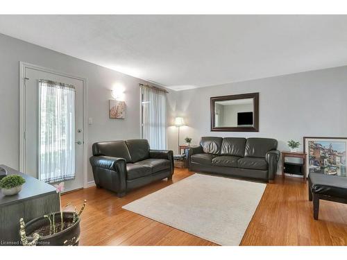 18 Princess Street, Cambridge, ON - Indoor Photo Showing Living Room