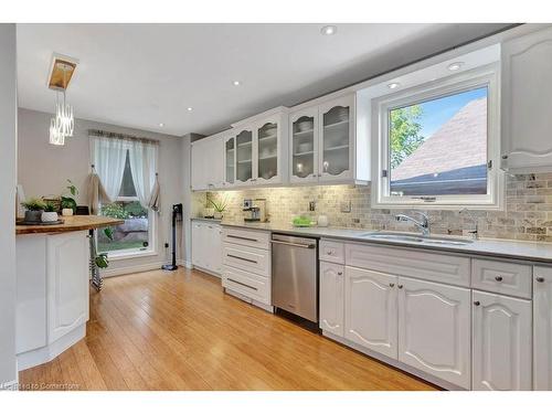 18 Princess Street, Cambridge, ON - Indoor Photo Showing Kitchen With Upgraded Kitchen