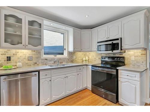 18 Princess Street, Cambridge, ON - Indoor Photo Showing Kitchen With Double Sink