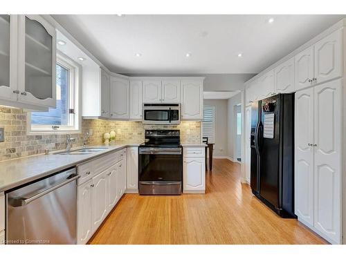 18 Princess Street, Cambridge, ON - Indoor Photo Showing Kitchen With Double Sink