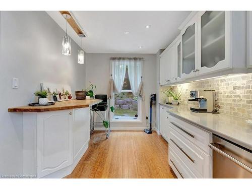 18 Princess Street, Cambridge, ON - Indoor Photo Showing Kitchen With Upgraded Kitchen