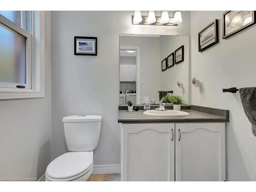 18 Princess Street, Cambridge, ON - Indoor Photo Showing Bathroom