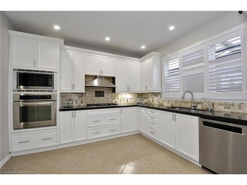 56 Henwood Drive, Cambridge, ON - Indoor Photo Showing Kitchen With Upgraded Kitchen