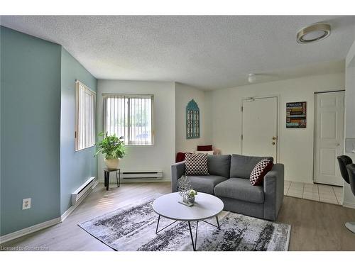 4-169 Bechtel Street, Cambridge, ON - Indoor Photo Showing Living Room