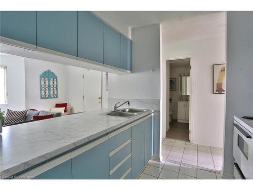 4-169 Bechtel Street, Cambridge, ON - Indoor Photo Showing Kitchen With Double Sink