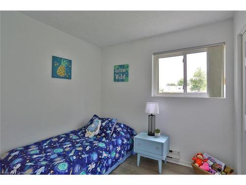 4-169 Bechtel Street, Cambridge, ON - Indoor Photo Showing Bedroom