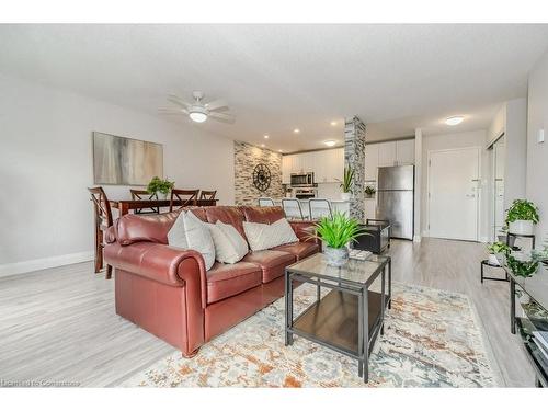 305-276 Eiwo Court, Waterloo, ON - Indoor Photo Showing Living Room