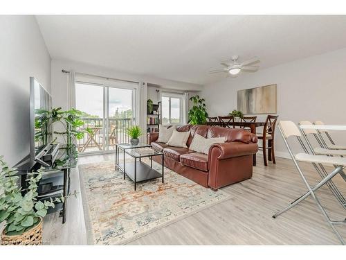 305-276 Eiwo Court, Waterloo, ON - Indoor Photo Showing Living Room