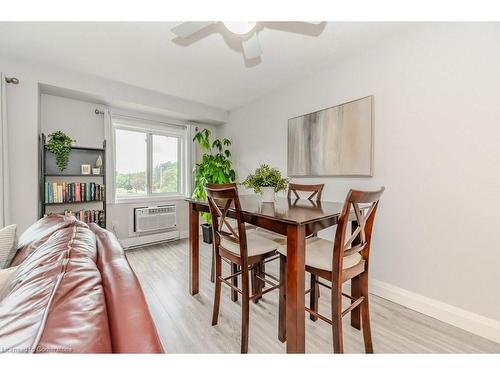 305-276 Eiwo Court, Waterloo, ON - Indoor Photo Showing Dining Room