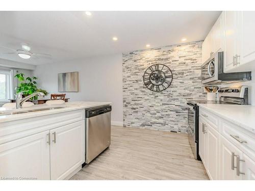 305-276 Eiwo Court, Waterloo, ON - Indoor Photo Showing Kitchen With Upgraded Kitchen