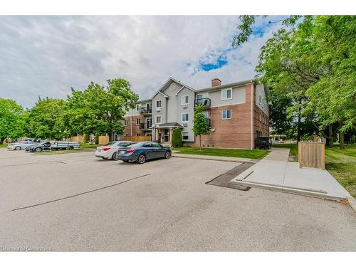 305-276 Eiwo Court, Waterloo, ON - Outdoor