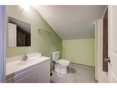 5 Front Street, London, ON - Indoor Photo Showing Bathroom