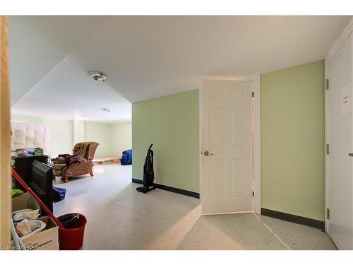 5 Front Street, London, ON - Indoor Photo Showing Other Room