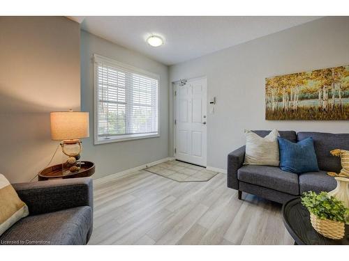 8H-1460 Highland Road W, Kitchener, ON - Indoor Photo Showing Living Room