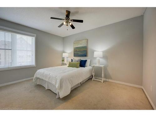 8H-1460 Highland Road W, Kitchener, ON - Indoor Photo Showing Bedroom