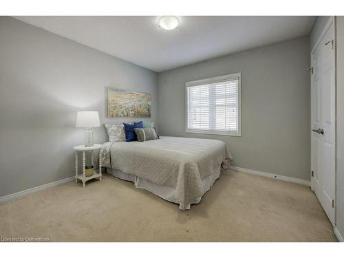 8H-1460 Highland Road W, Kitchener, ON - Indoor Photo Showing Bedroom